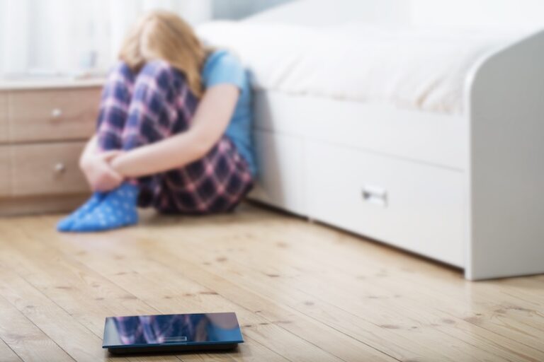 How School Stress and Perfectionism Can Lead to Eating Disorders in Teens